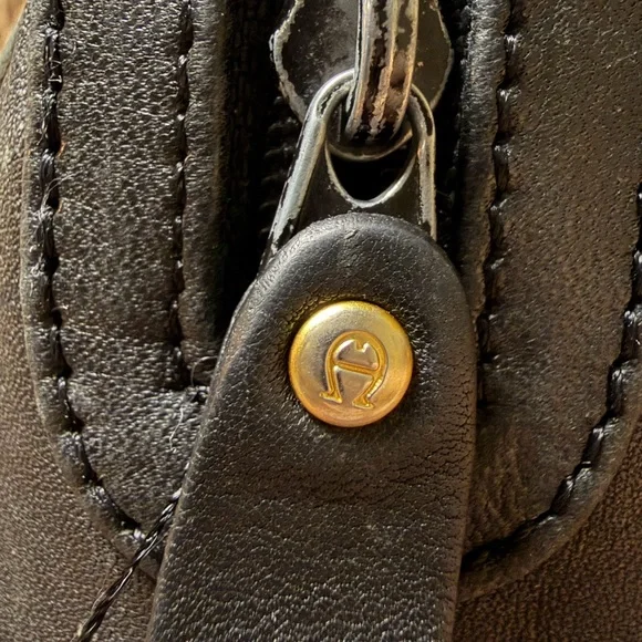 Vintage Etienne Aigner Black Leather Crossbody Purse - Picture 5 of 9